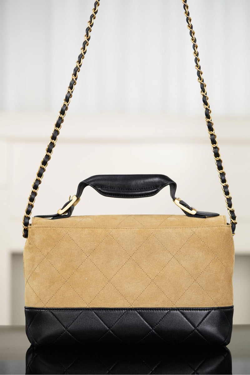 Bolsa Chanel Grande com Aba e Alça Superior