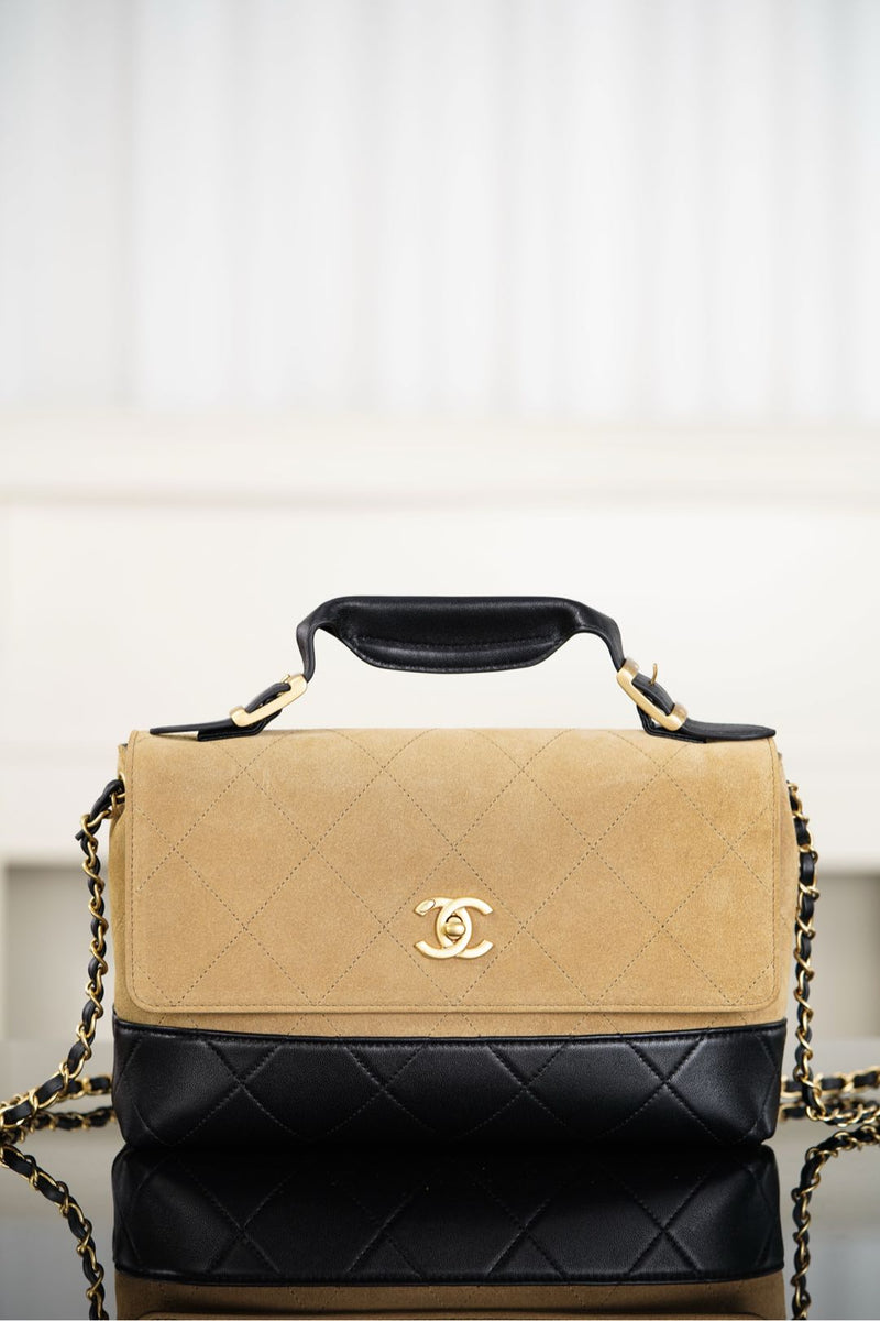 Bolsa Chanel Grande com Aba e Alça Superior