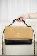 Bolsa Chanel Grande com Aba e Alça Superior