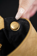 Bolsa Chanel Grande com Aba e Alça Superior