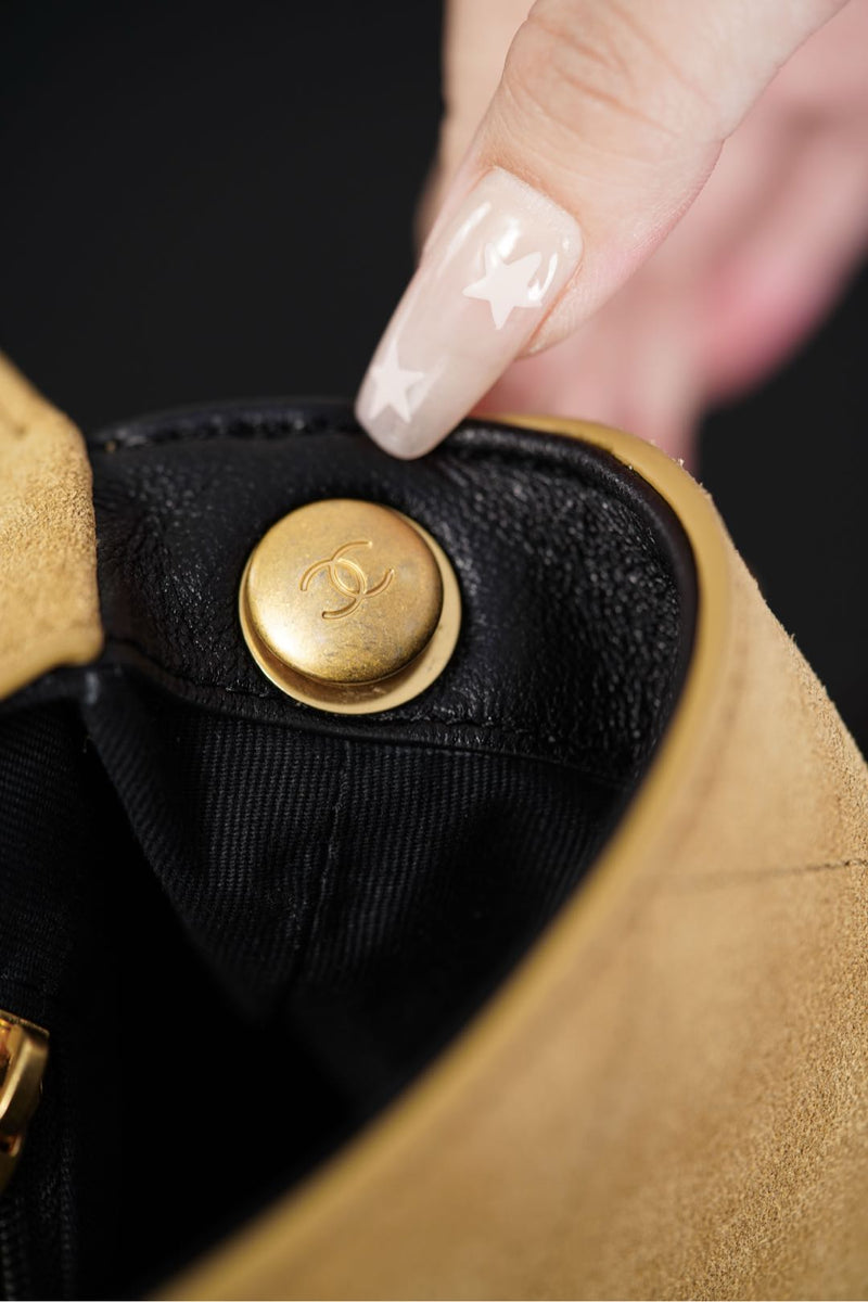 Bolsa Chanel Grande com Aba e Alça Superior