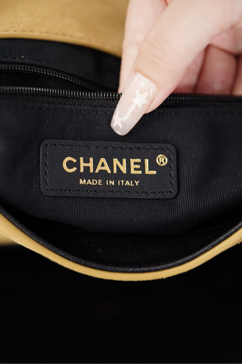 Bolsa Chanel Grande com Aba e Alça Superior