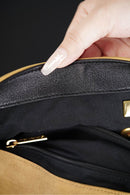 Bolsa Chanel Grande com Aba e Alça Superior