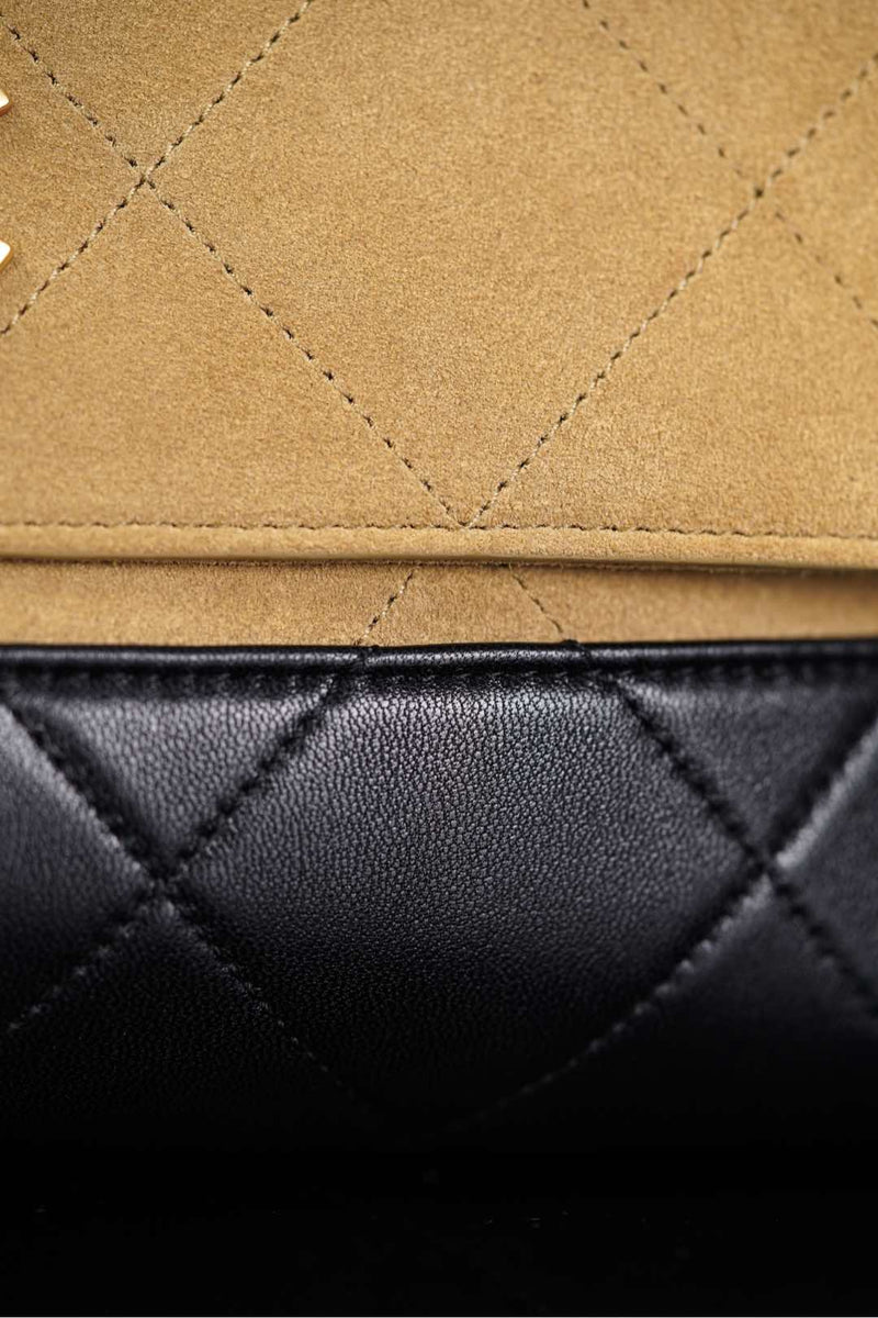 Bolsa Chanel Grande com Aba e Alça Superior