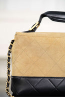 Bolsa Chanel Grande com Aba e Alça Superior