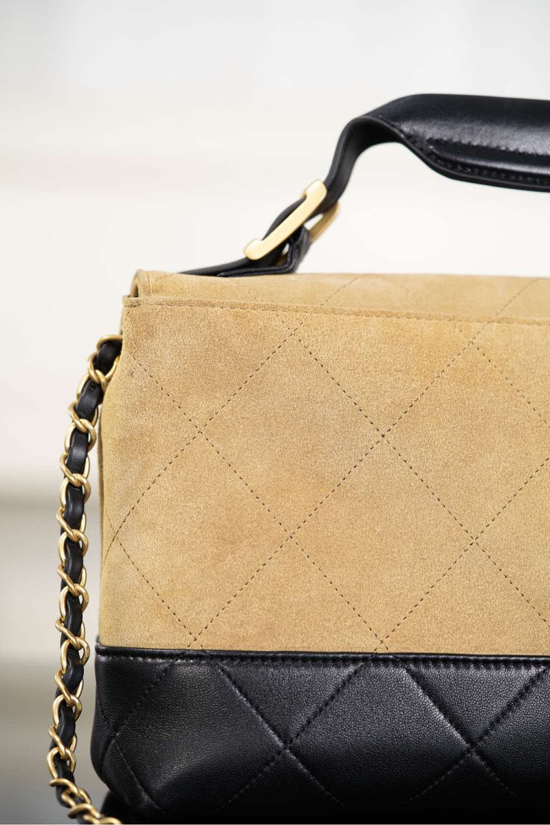 Bolsa Chanel Grande com Aba e Alça Superior