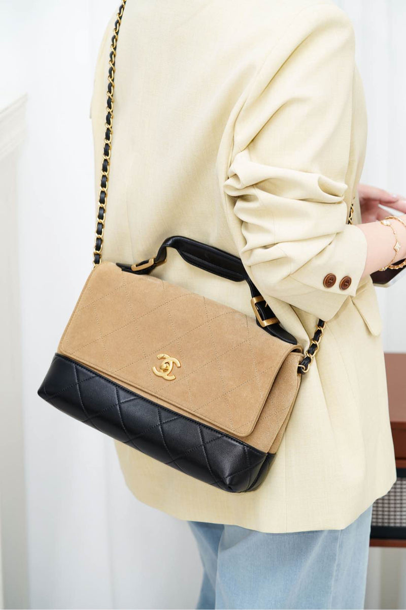 Bolsa Chanel Grande com Aba e Alça Superior