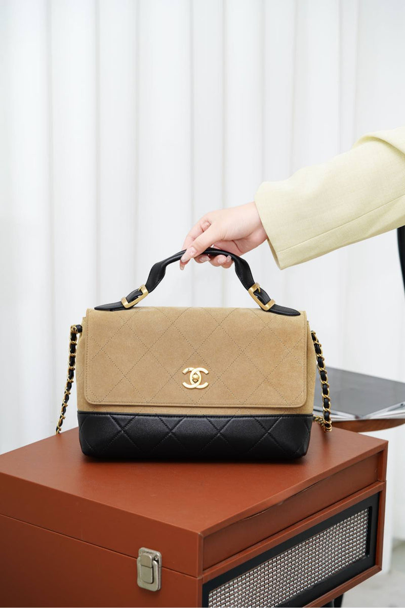 Bolsa Chanel Grande com Aba e Alça Superior