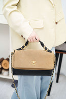 Bolsa Chanel Grande com Aba e Alça Superior