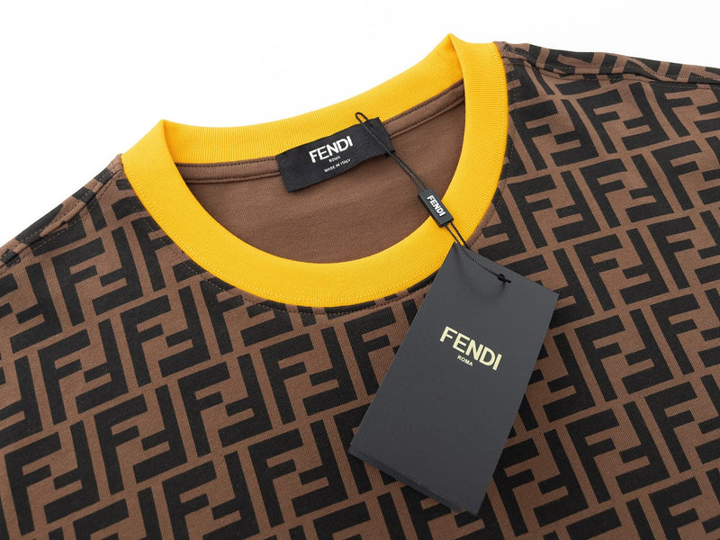 Camiseta Modelo Fendi