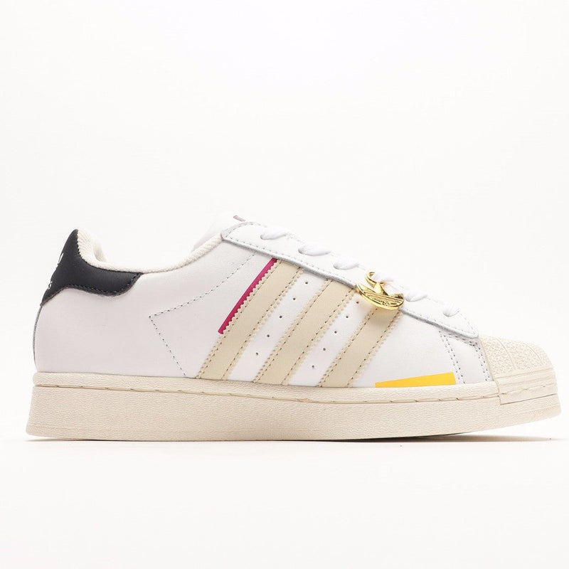 Tênis Modelo Adidas Superstar