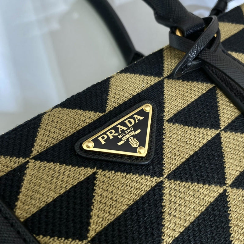 Bolsa Modelo Prada Galleria Grande em Tecido Bordado