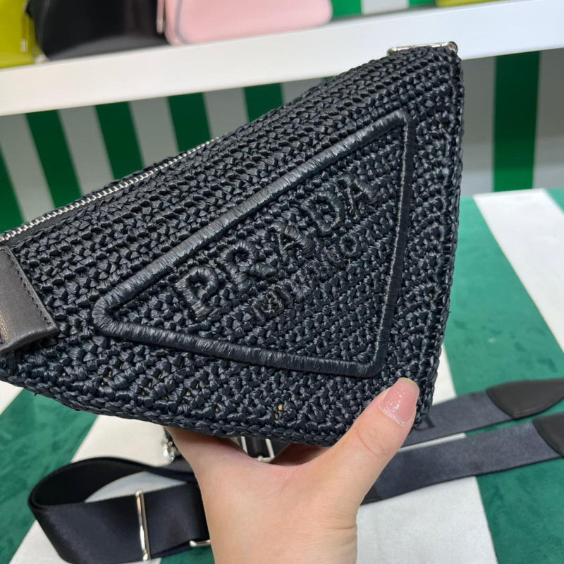 Bolsa Modelo Prada Bandoleira Triangular em Ráfia