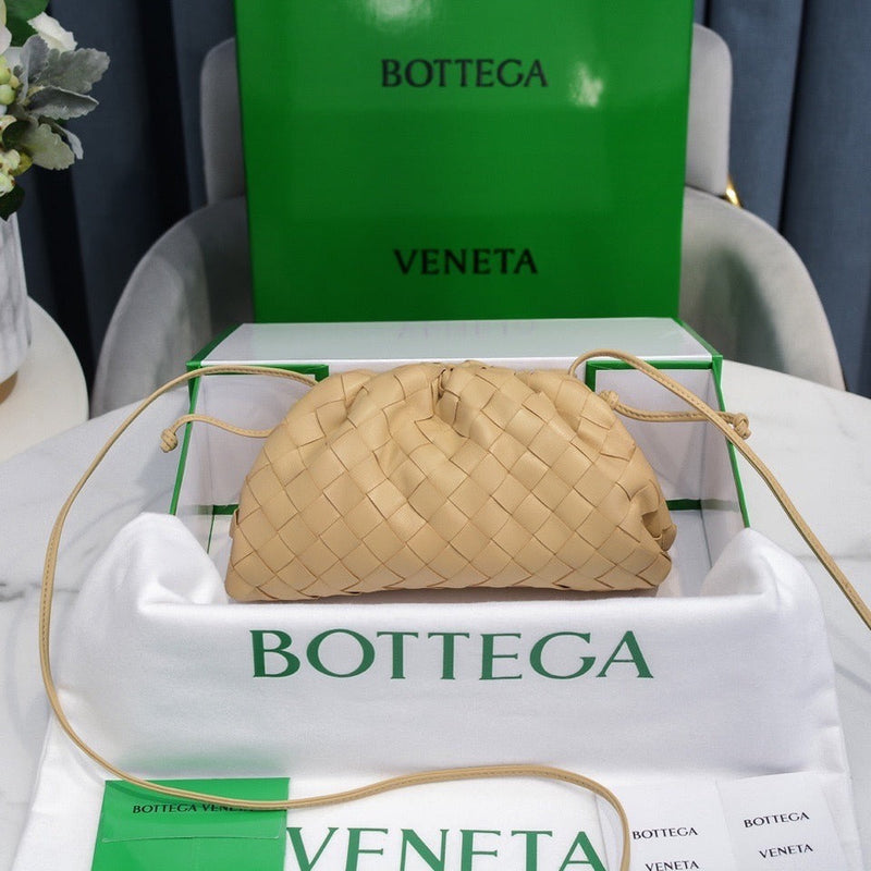 Bolsa Modelo Mini Pouch Bottega Veneta