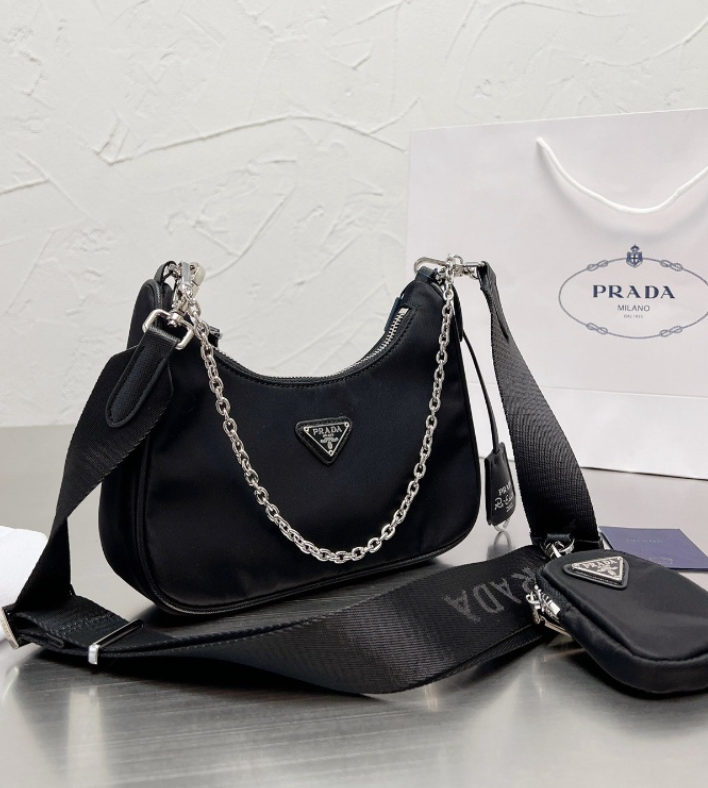 Bolsa Prada em Re-Nylon Re-Edition 2005