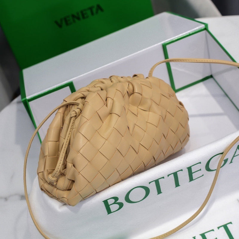 Bolsa Modelo Mini Pouch Bottega Veneta