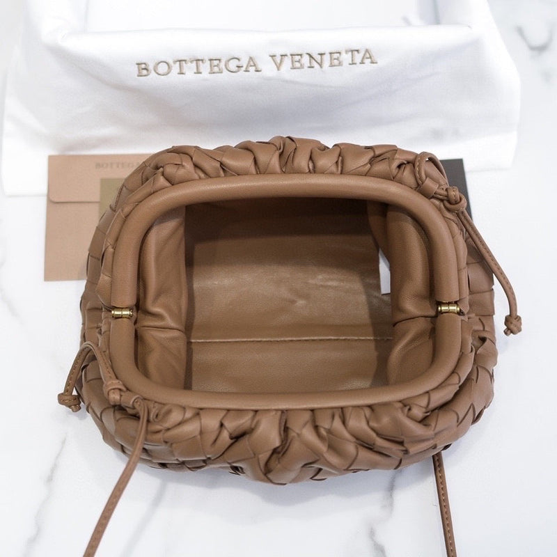 Bolsa Modelo Mini Pouch Bottega Veneta