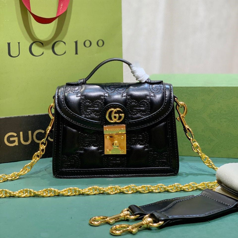 Bolsa Modelo Gucci tiracolo de couro com GG