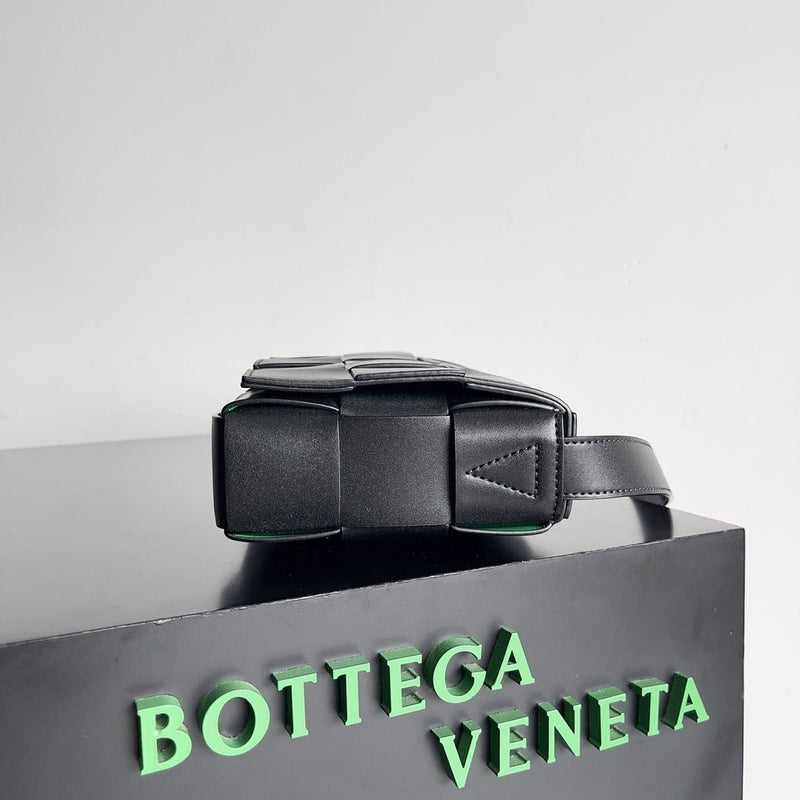 Bolsa Modelo Bottega Cassete Transversal