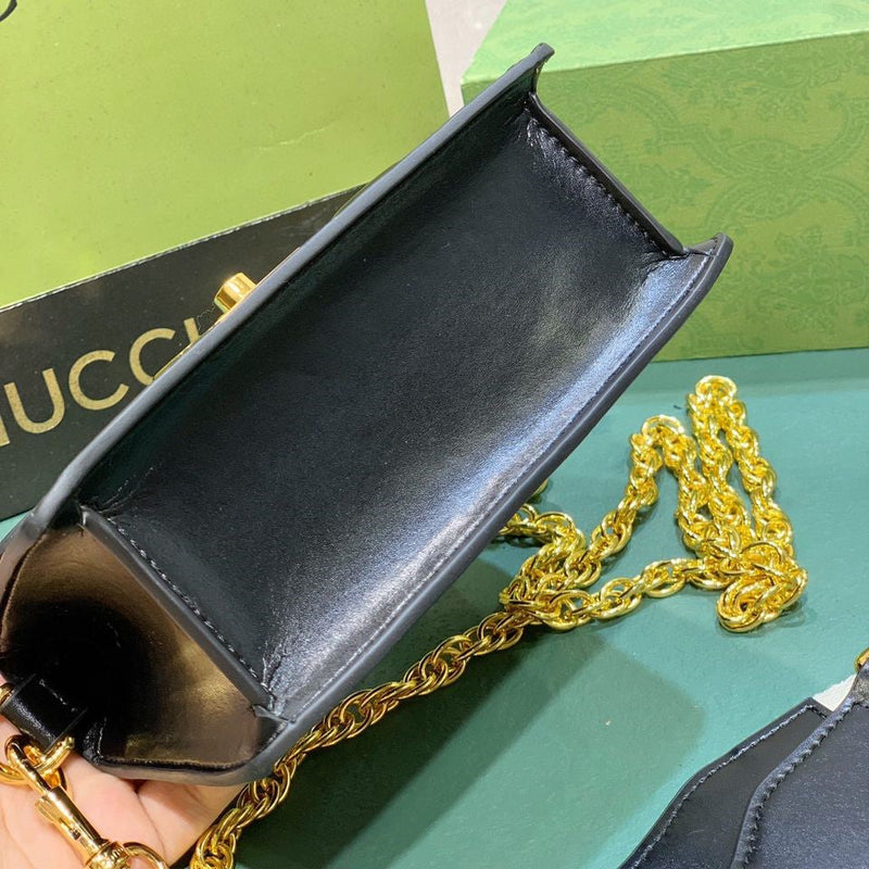 Bolsa Modelo Gucci tiracolo de couro com GG