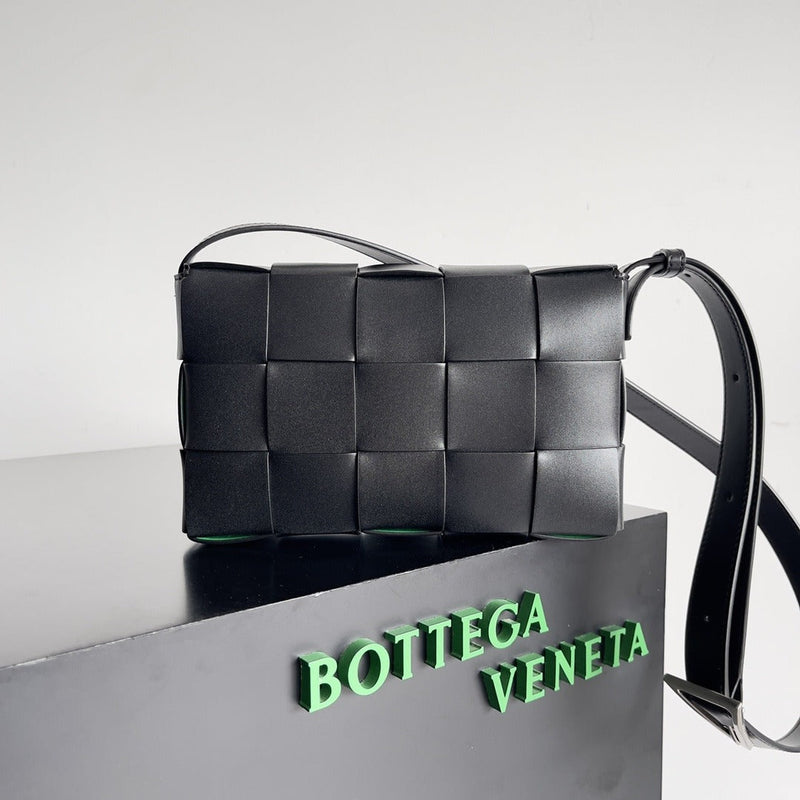 Bolsa Modelo Bottega Cassete Transversal