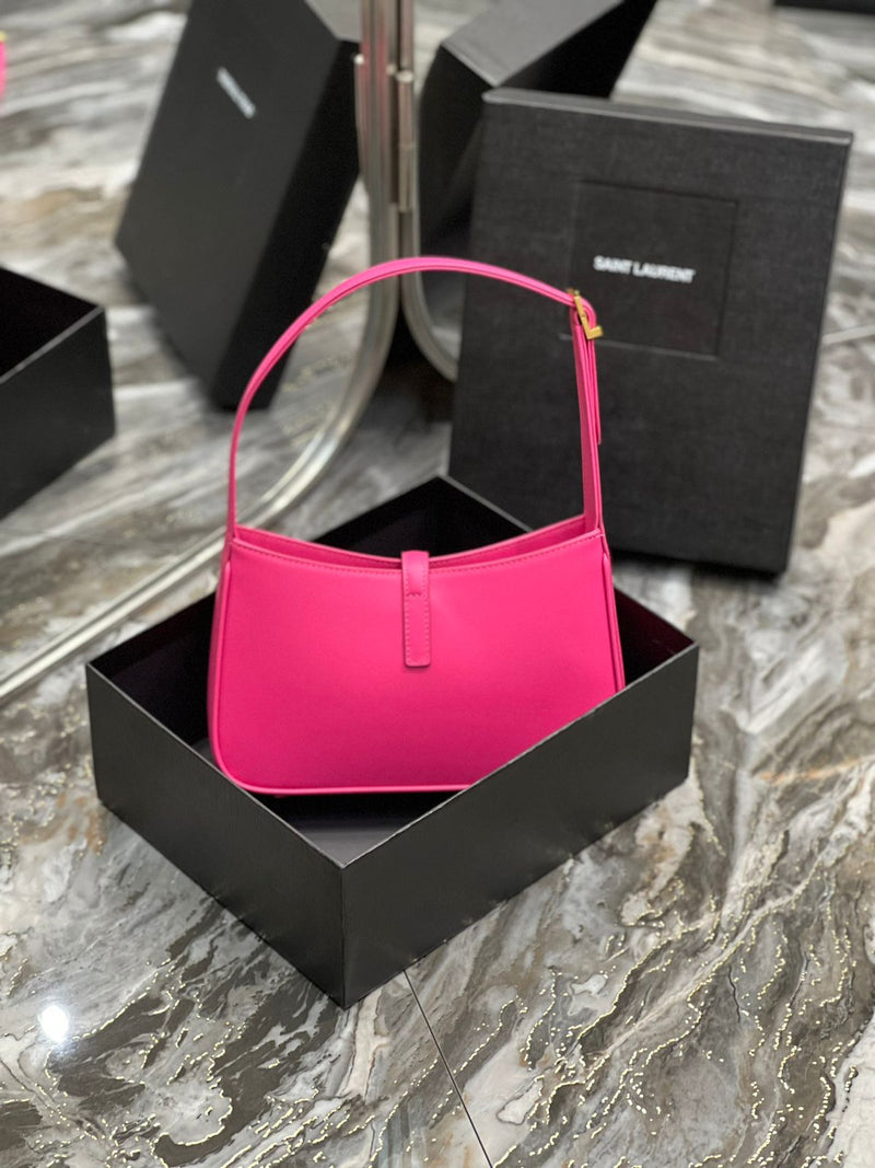 Bolsa Modelo Saint Laurent Le 5 á 7 mini Hobo Bag