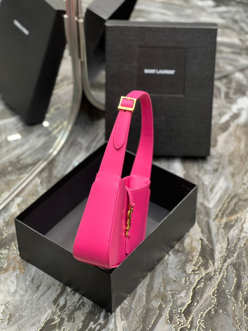 Bolsa Modelo Saint Laurent Le 5 á 7 mini Hobo Bag