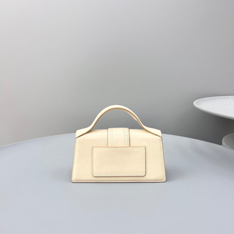 Bolsa Modelo Jacquemus Tote Le Bambino de Couro