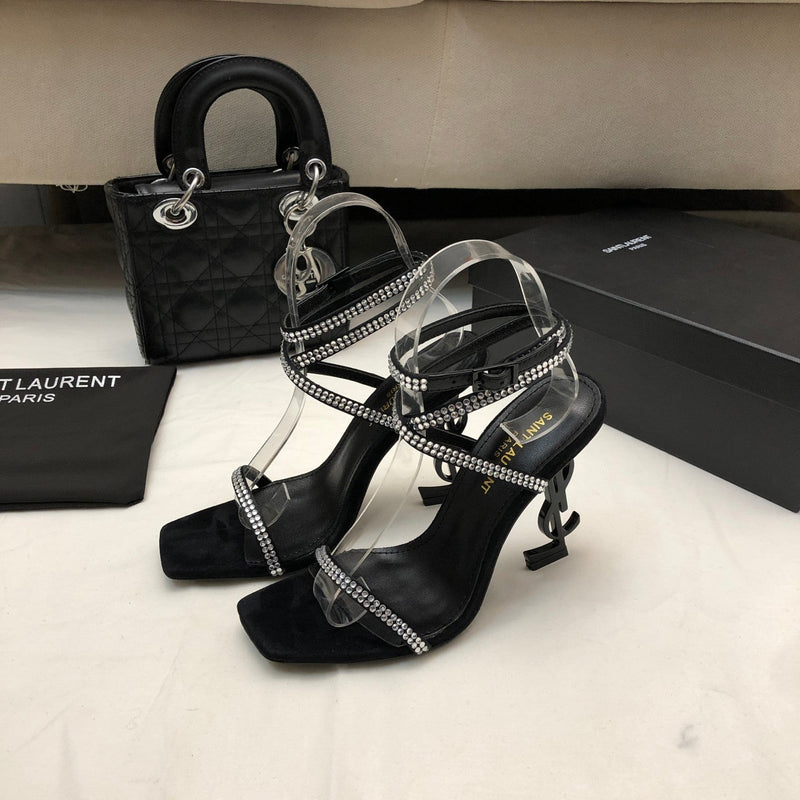 Sandália Modelo Saint Laurent Opyum com salto 110mm