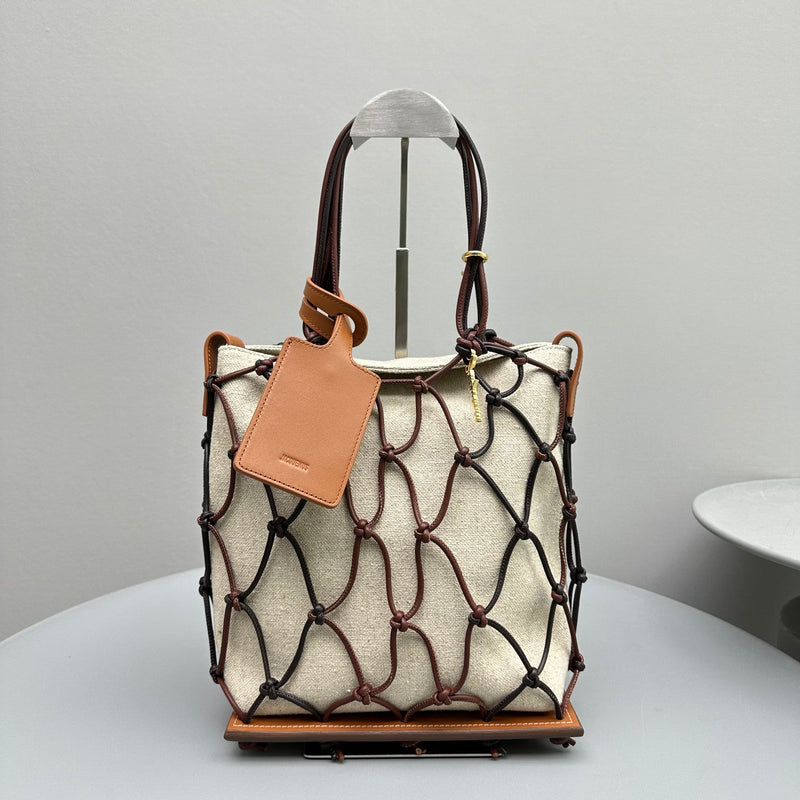 Bolsa Modelo Jacquemus Le Petit Filet Pralu