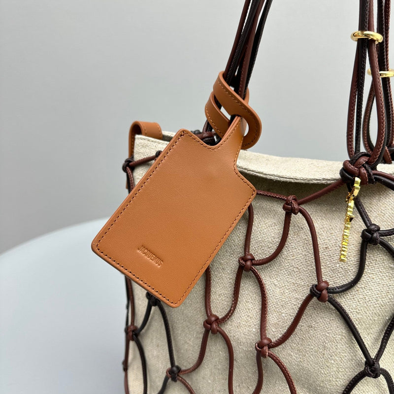 Bolsa Modelo Jacquemus Le Petit Filet Pralu