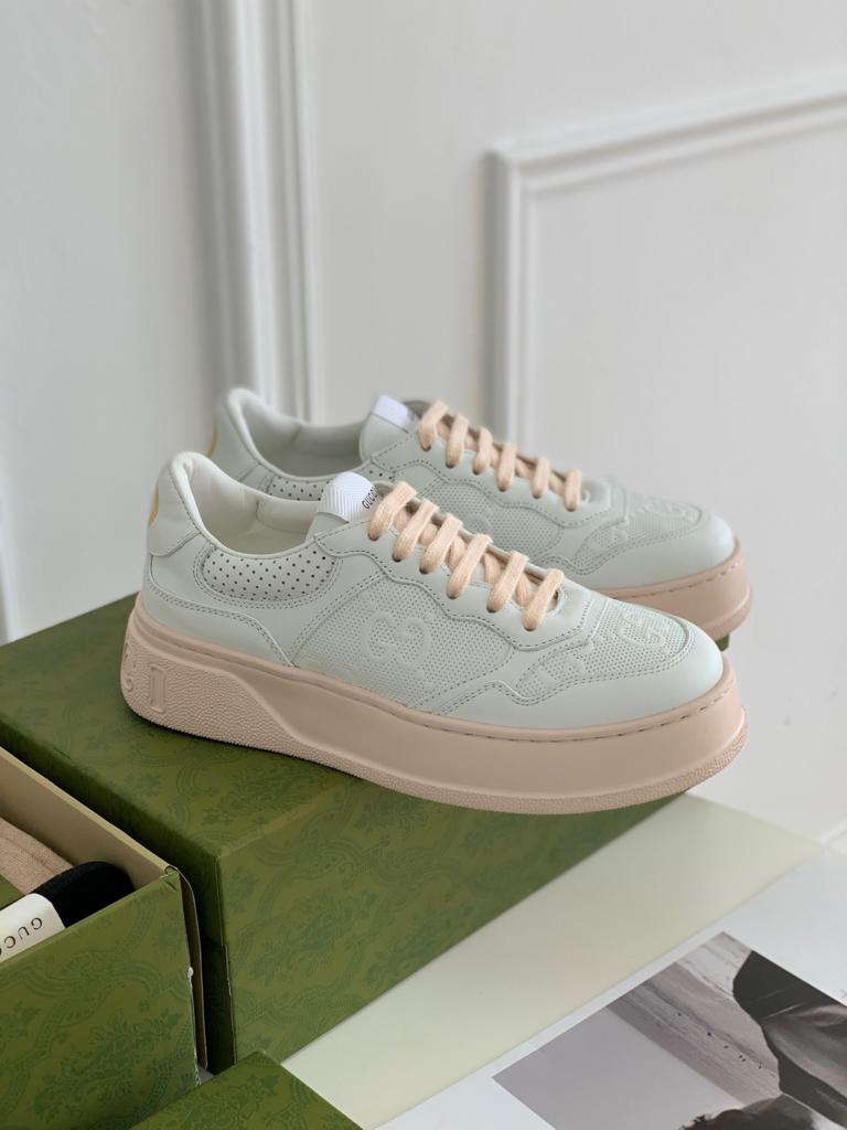 Tenis Modelo Gucci com Relevo