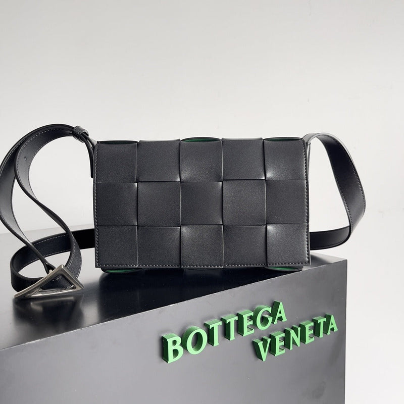 Bolsa Modelo Bottega Cassete Transversal