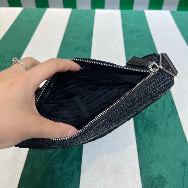 Bolsa Modelo Prada Bandoleira Triangular em Ráfia