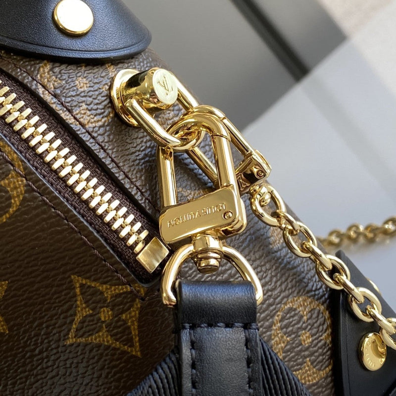 Bolsa Modelo Louis Vuitton Petite Malle Souple Monogram Preto e Bege