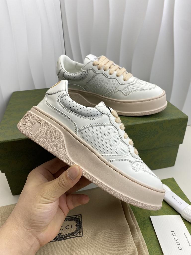 Tenis Modelo Gucci com Relevo