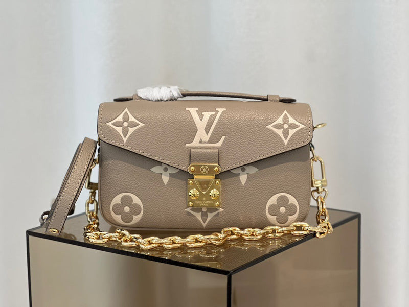 Bolsa Modelo Louis Vuitton Pochette Métis East West