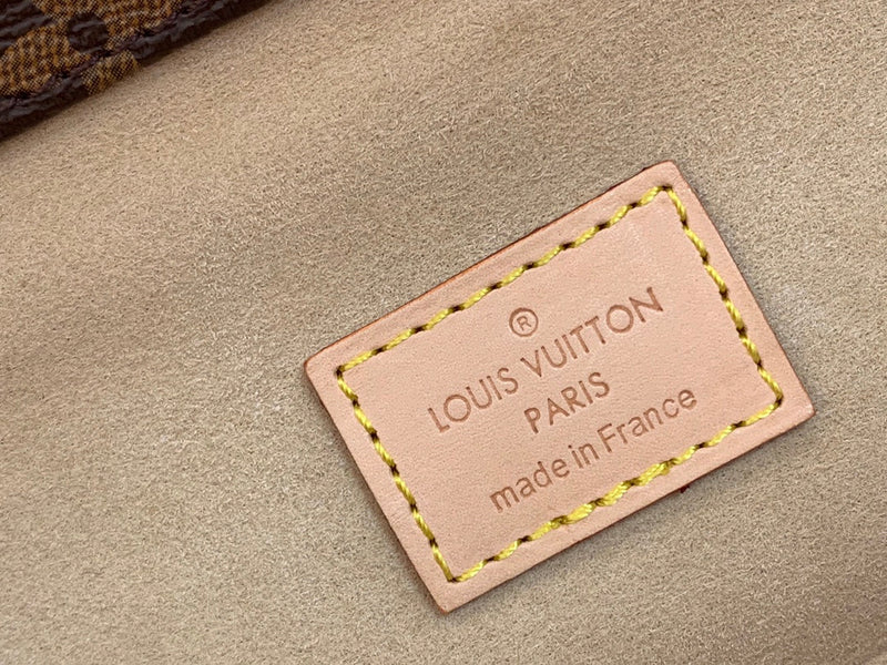 Bolsa Louis Vuitton Artsy Monograma MM