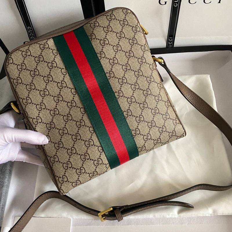 Bolsa Modelo Gucci  Carteiro Ophidia GG pequena