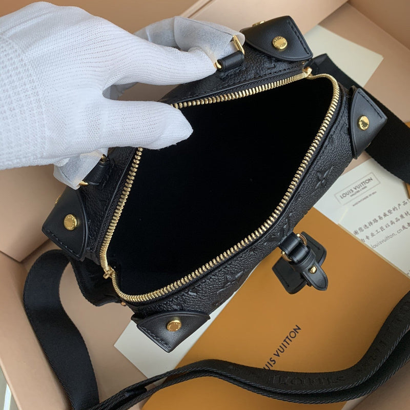 Bolsa Modelo Louis Vuitton Petite Malle Souple Preto