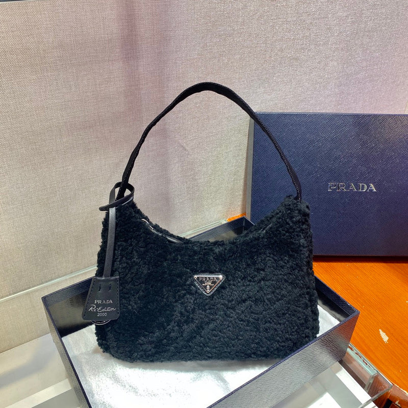 Bolsa Modelo Prada Mini Re-Edition 2000 Atoalhada