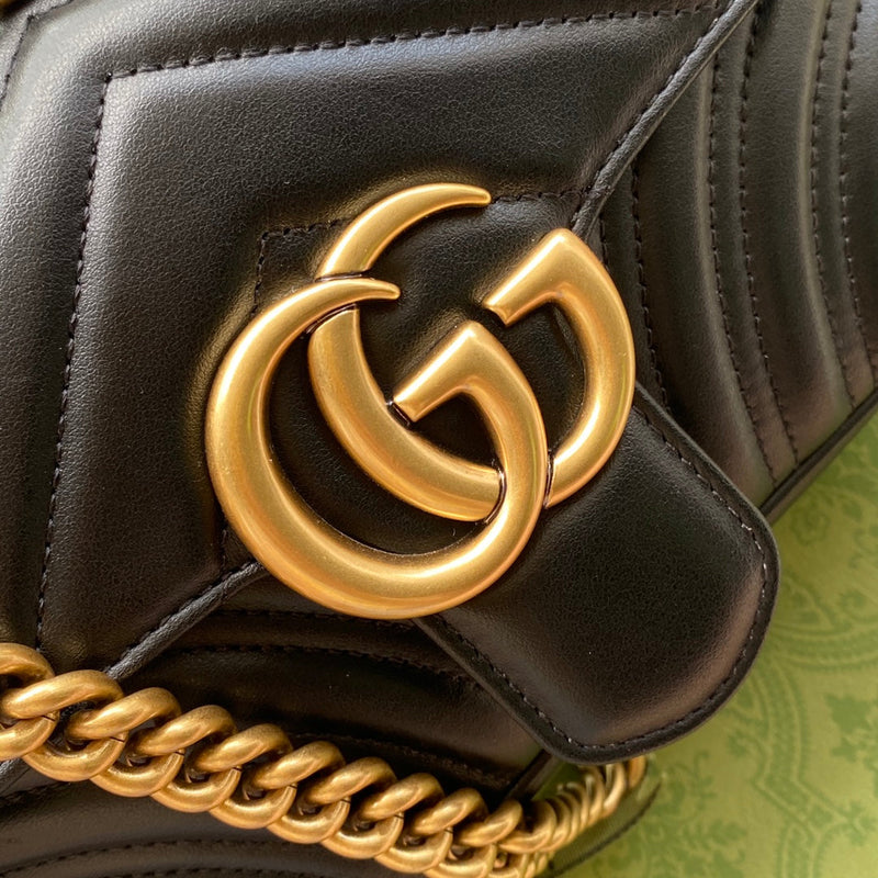 Gucci Bolsa GG Marmont Matelassê Média