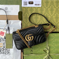 Gucci Bolsa GG Marmont Matelassê Média