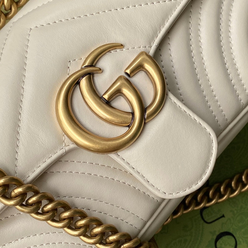 Gucci Bolsa GG Marmont Matelassê Média