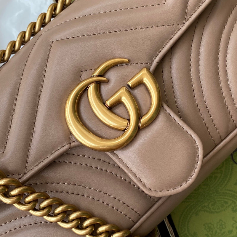 Gucci Bolsa GG Marmont Matelassê Média