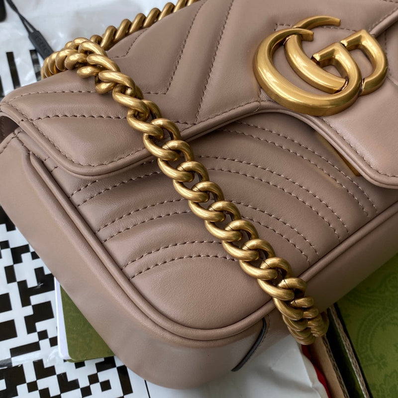 Gucci Bolsa GG Marmont Matelassê Média