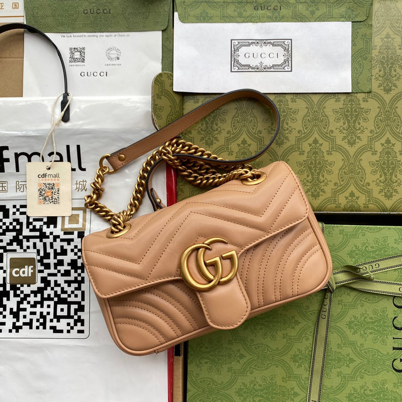 Gucci Bolsa GG Marmont Matelassê Média