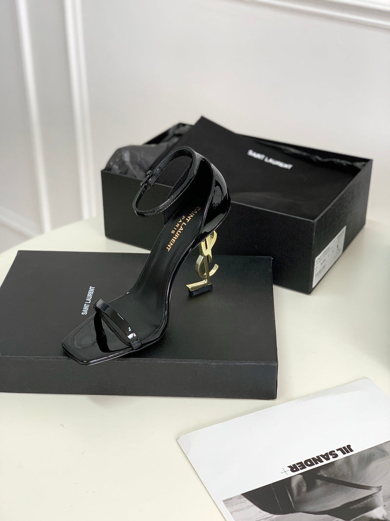 Sandália Modelo Saint Laurent Opyum com salto 110mm