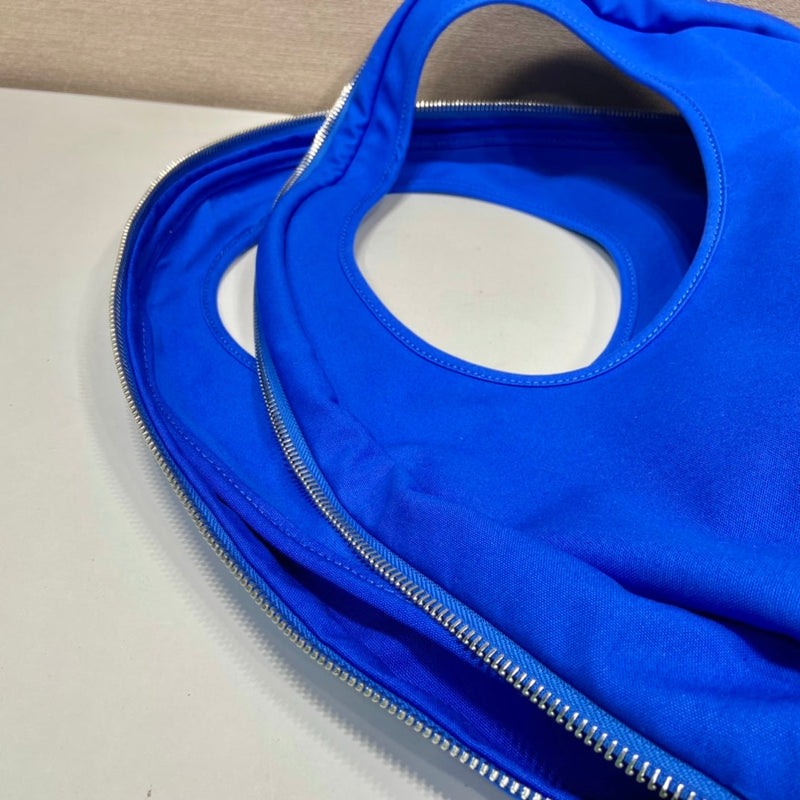 Bolsa Modelo Prada Men Canvas Hobo Bag com Logotipo em Relevo na Frente-Azul