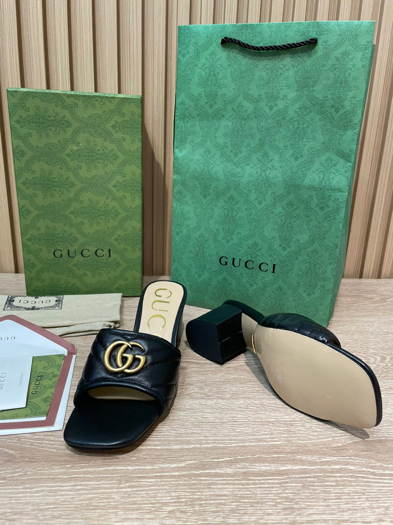 Slide Modelo Gucci Matelassê com Placa de Logo